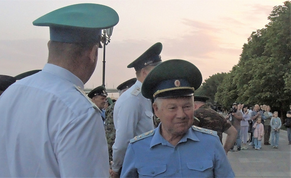 Организатор Ростовского погранотряда Александр Полуян сегодня принимает поздравления