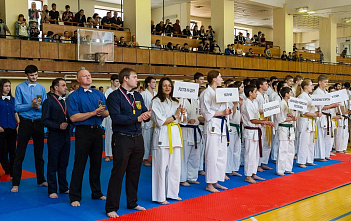 Сражались юные, рубились ветераны