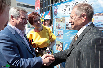 В сумме 882 года