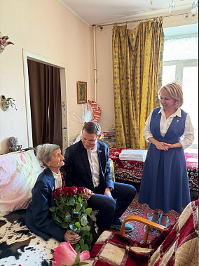  Поздравили ветерана Великой Отечественной войны ростовчанку Надежду Костеневич