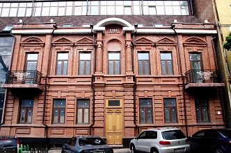 Охотник за кирпичами