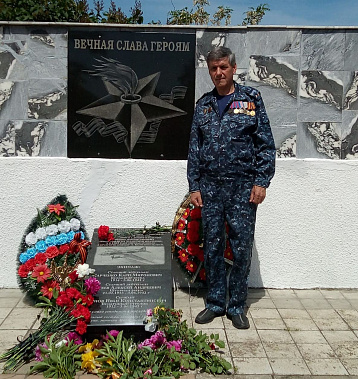 В Морозовском районе сегодня открыли мемориальную доску летчикам-героям