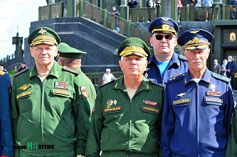 Боевые знамена переданы на Дон