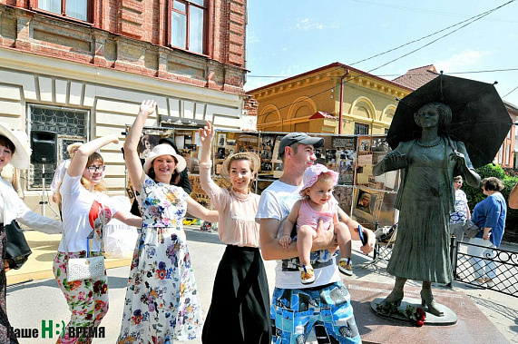 В Таганроге прошел фестиваль «Зонтичное утро»