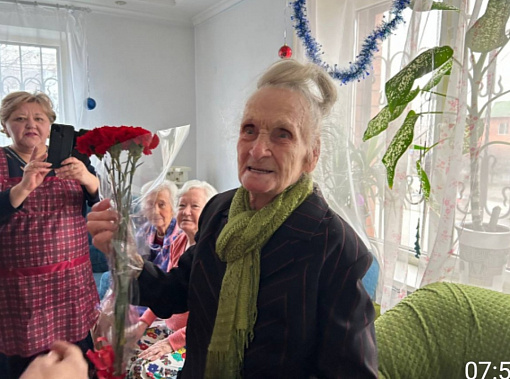 Представители ДОСААФ и общественники поздравили ростовскую фронтовичку Анну Котову