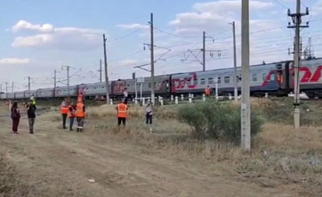 Движение поездов после вчерашнего ДТП частично восстановили