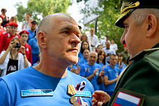 12 06 2025 В Ростове открыт первый в России монумент волонтерам СВО
