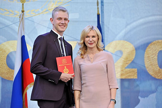 В ДГТУ вручили дипломы лучшим выпускникам