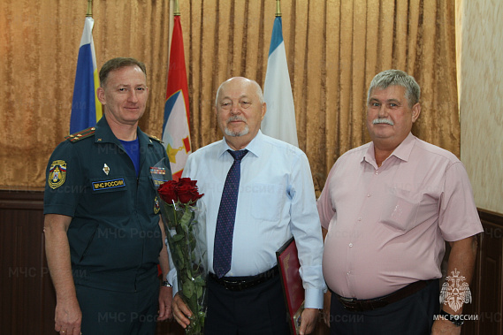  Поздравили председателя регионального Совета ветеранов ГО, ЧС и пожарной охраны Сергея Оглоблина