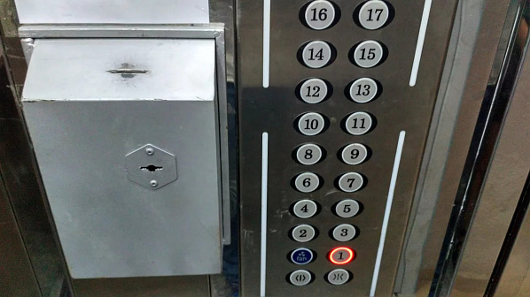 В Грузии эту проблему решили оригинально: лифты в многоэтажках сделали платными