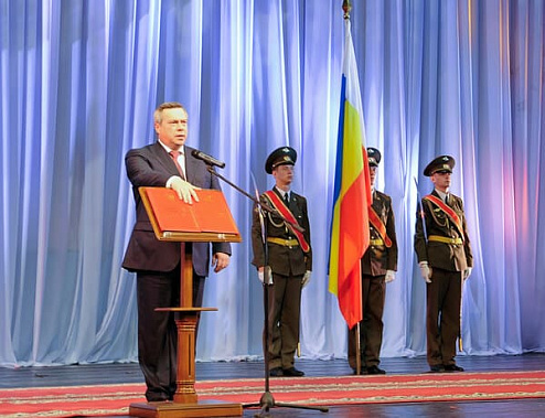Фото пресс-службы губернатора РО с церемонии вступления в должность главы правительства Ростовской области 14.10. 2010