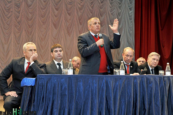 Разговор депутатов Госдумы, представителей областных и федеральных органов власти с работниками обанкротившейся угольной компании «Кингкоул» был трудным. Разговор депутатов Госдумы, представителей областных и федеральных органов власти с работниками обанкротившейся угольной компании «Кингкоул» был трудным.