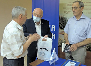 Герой невидимого фронта стал героем марок и книг