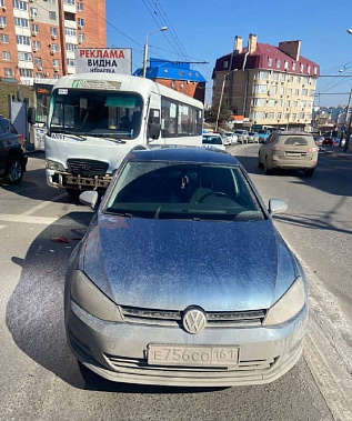 В Ростове маршрутка с пассажирами врезалась в легковушку