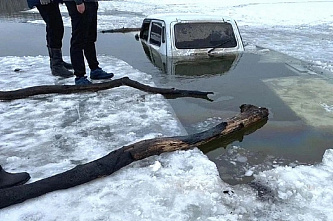 Продолжаются ЧП на льду. За последние дни в воду провалились еще два автомобиля
