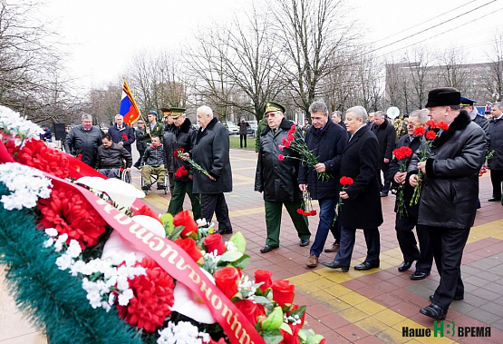 Долг выполняют честно