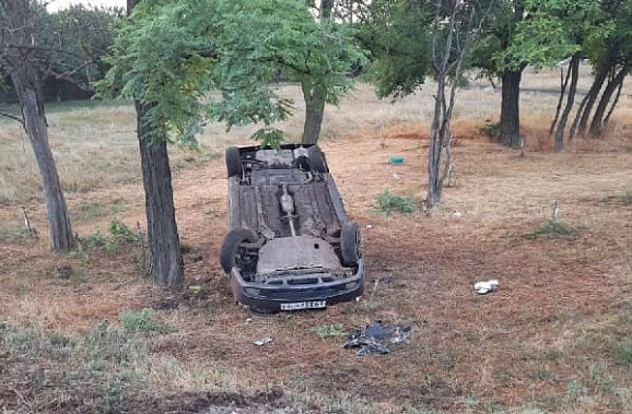 В Кагальницком районе перевернулась машина, погибла водитель