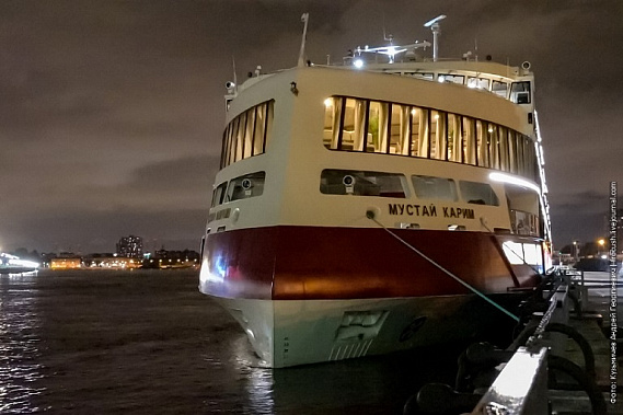 Теплоход «Мустай Карим» возвращается на Дон