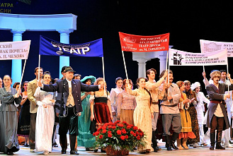 У театра - свой календарь