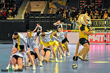 Смели с пути датчанок