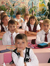 Потянулась детвора в школу с самого утра_16037