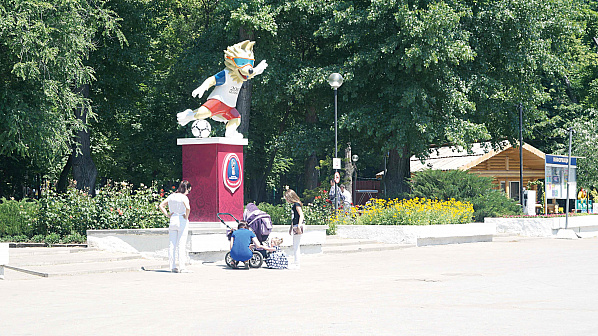 Волк Забивака уже готов встретить гостей чемпионата мира по футболу.