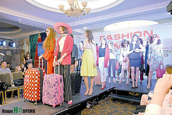 Модели агентства «Имидж» приглашают «В полет». Самая стильная модель конкурса Эвелина ГОЛУБЕВА (первая справа).