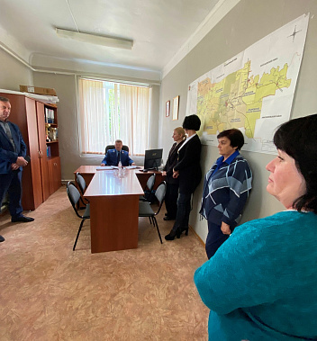 Прокурор Мартыновского района Александр Маслаков провел прием граждан в сельском поселении
