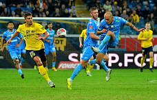 В первом полуфинальном матче розыгрыша Кубка России  футболисты «Ростова» уступили питерскому «Зениту»