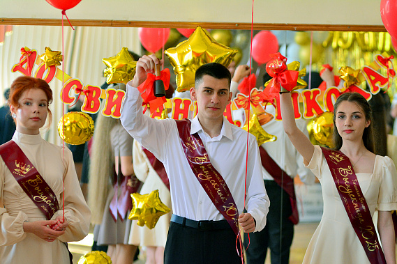 Почти 62 тысячи учеников отметили свой «Последний звонок» в донском регионе