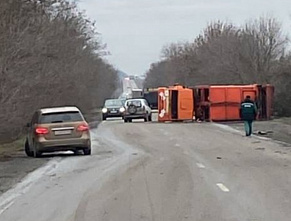 Под Таганрогом произошло ДТП с участием нескольких машин