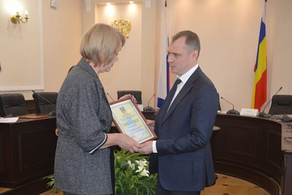 Дипломы победителям вручал министр ЖКХ РО Андрей Майер