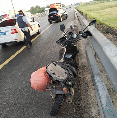 В Ростовской области на трассе М4 Дон в ДТП пострадала мотоциклистка
