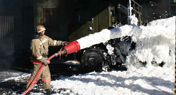 Пожарные команды мотострелкового соединения ликвидировали возгорание