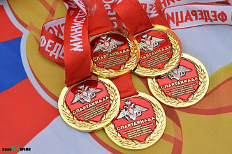 Курсанты вышли на стадион