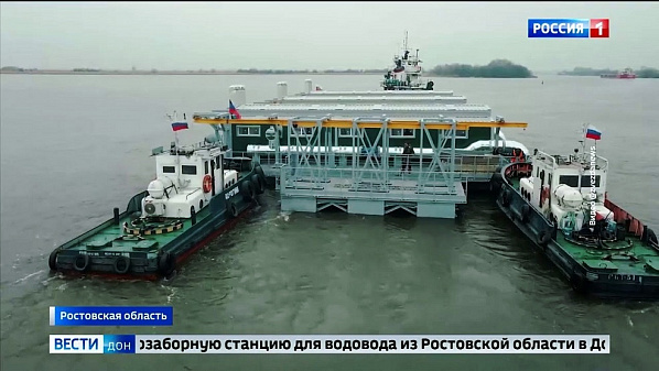 Военные строители доставили из Ростовской области в Донбасс плавучую станцию для строящегося водовода 