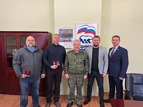 Производственникам вручили медали «За верность долгу»