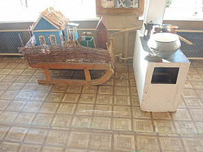 В горнице моей светло...