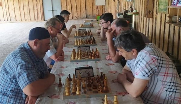 Представители 9 районов Ростовской области прибыли на рапид памяти Михаила Корниенко