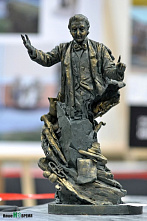 Памятник Назаретову: конкурс продолжается