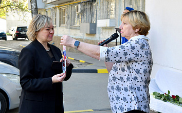 И сохранит память вечно его мемориальная доска