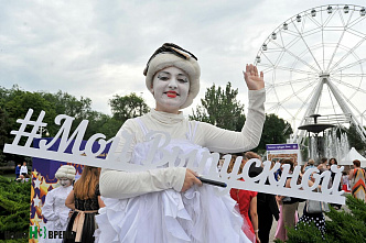 В Ростове прошел губернаторский бал для выпускников