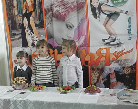 «Тетя, дядя, не ленитесь, на газету подпишитесь!»