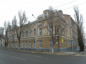 В Ростове готовятся к ремонту школы и объекта культурного наследия