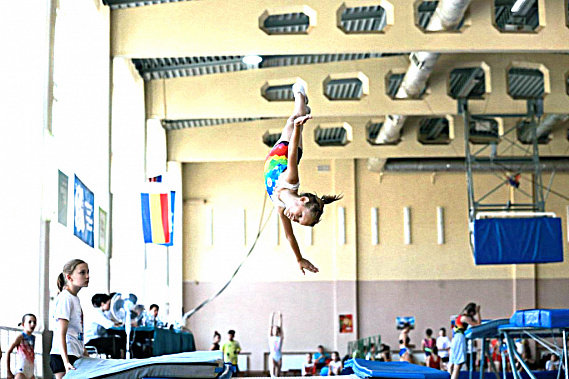 В Азове прошли всероссийские состязания по акробатике «Золотой прыжок».