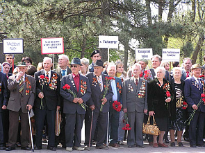 В Донской публичной библиотеке экспонируется фотовыставка «Победа в лицах ветеранов» журналиста Марии Ким