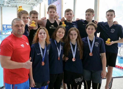 Команда пловцов из Ростовской области с успехом выступила на соревнованиях в Томске.