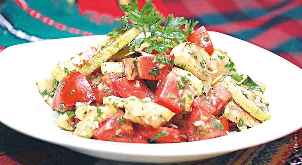 Салат из кабачков и помидоров