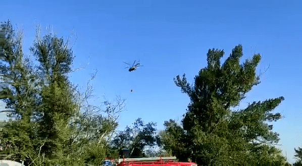 В Каменском районе загорелся лес, тушат 2 вертолета