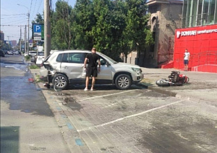 В центре Ростова разбился мотоциклист